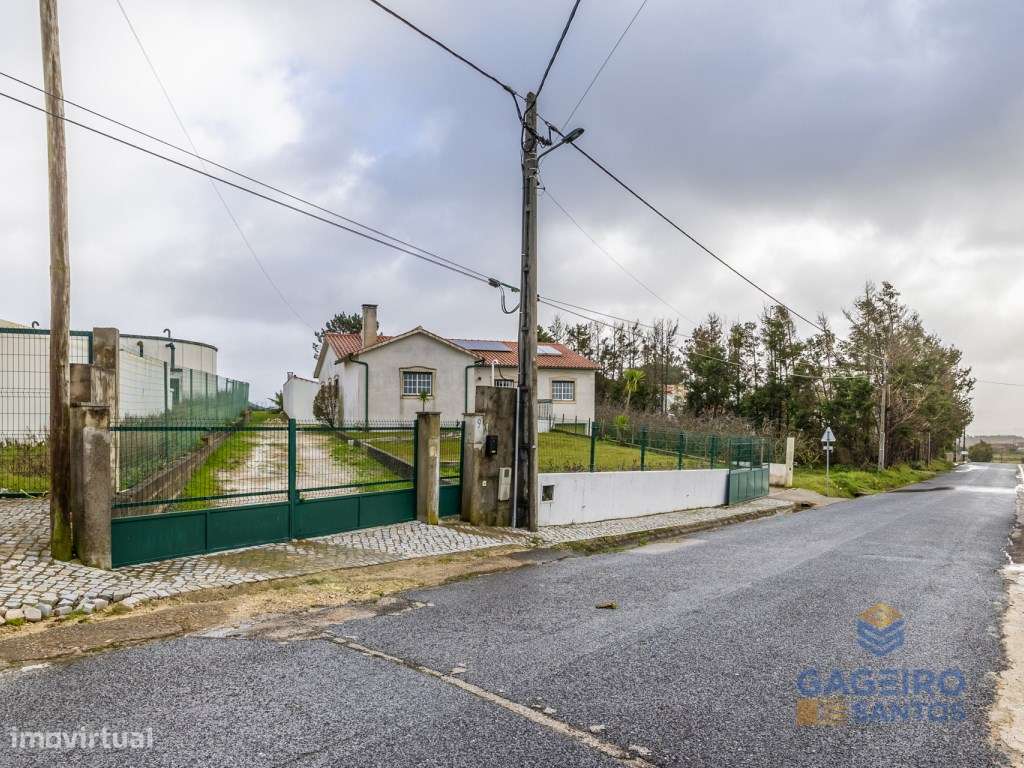 Moradia individual com jardim e amplo terreno, entre a cidade de Al... - Grande imagem: 4/41