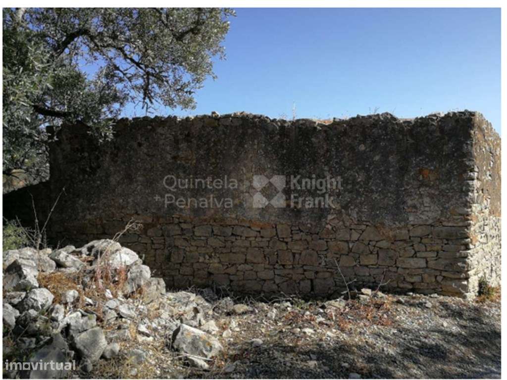 Moradia em ruína próxima ao campo de golfe no Algarve - Grande imagem: 5/9