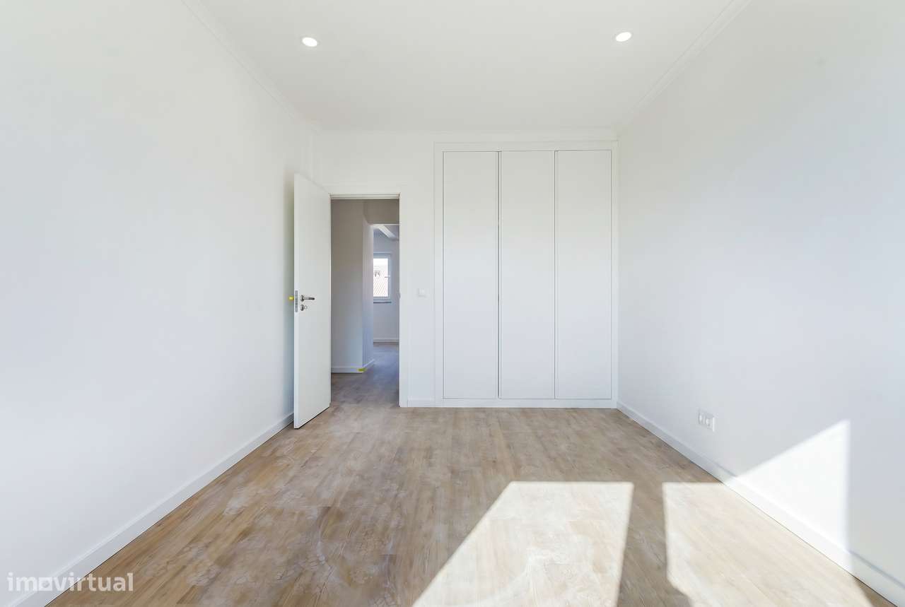 T2 a Estrear junto ao parque central da Amadora | Design moderno-8