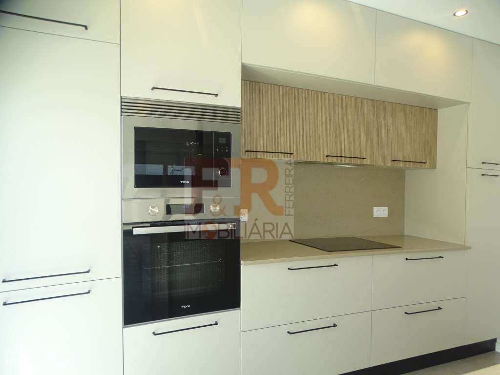 PRONTA!! Moradia Duplex T4 com Garagem, Quinta das laranjeiras Fern...-13