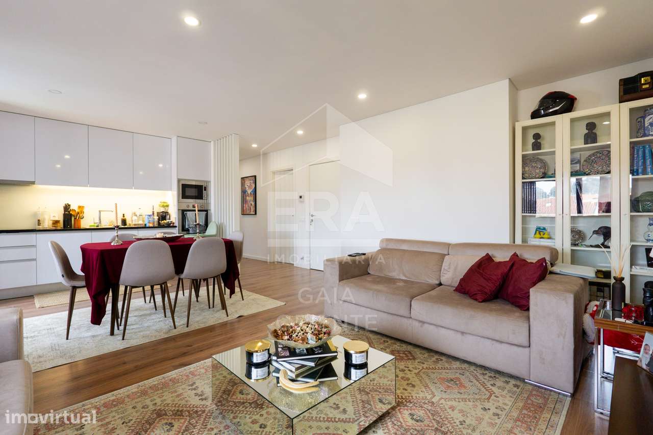 Apartamento T2 moderno com garagem em Grijó-14