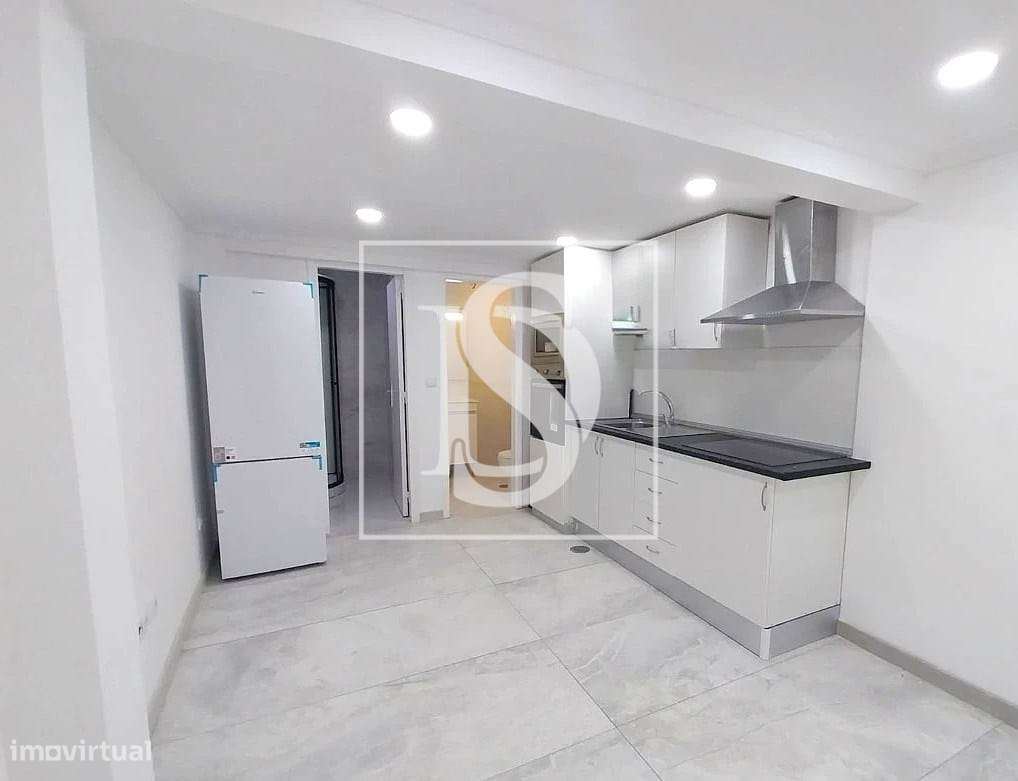 Loja transformada em T1 em Vale de Milhaços, Corroios - Grande imagem: 2/8