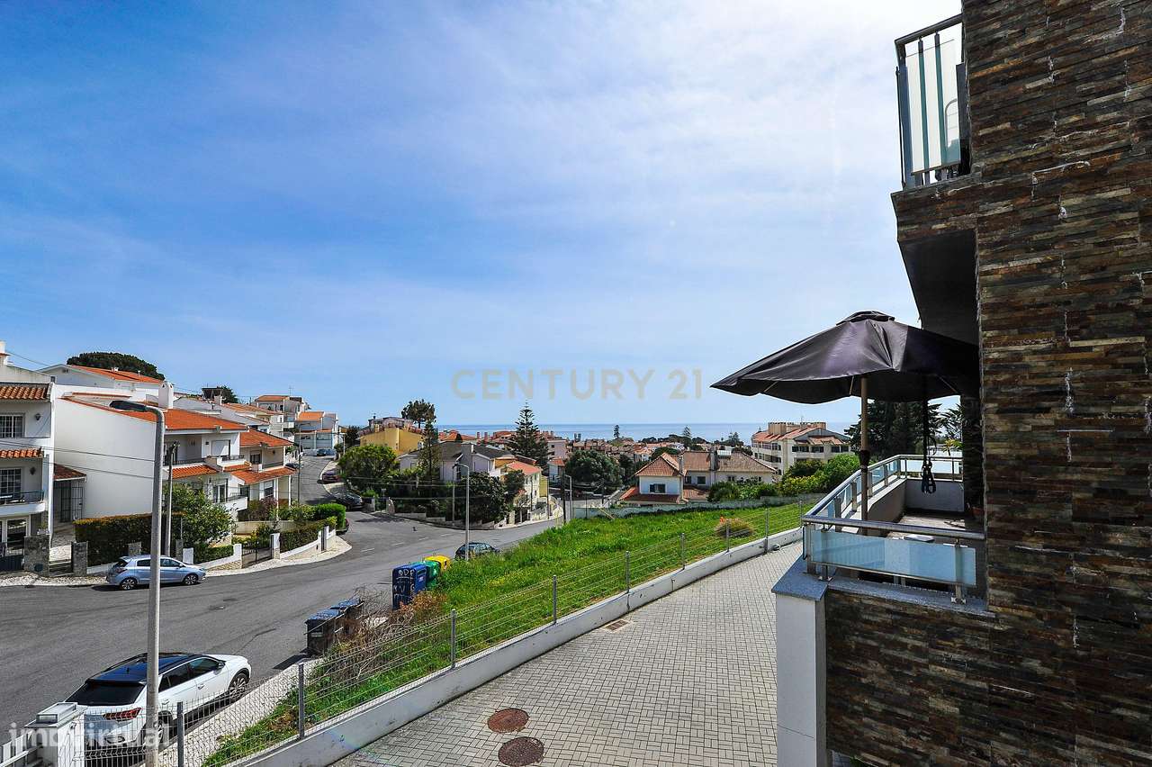 Moradia T3+1 Alto da Parede, em Condomínio Fechado com Vista Mar-11
