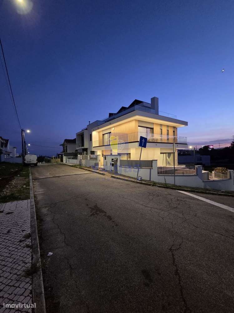 Moradia T4 C/ Piscina -  Bairro Primavera-31