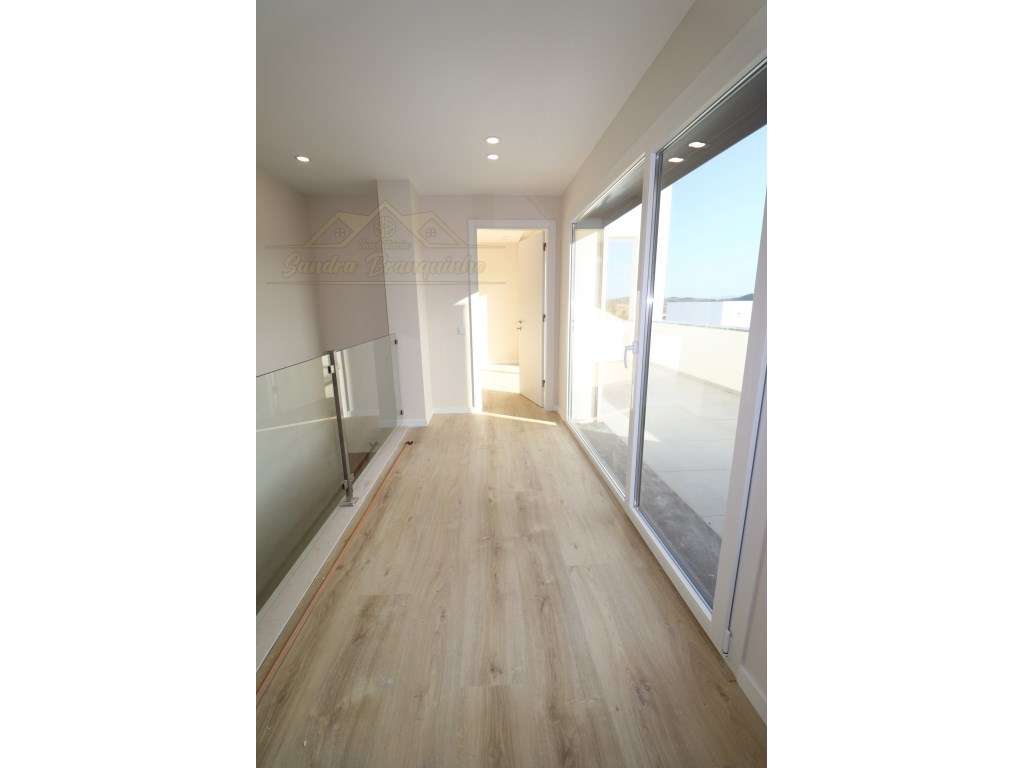 Moradia T5 (NOVA) com Piscina-27