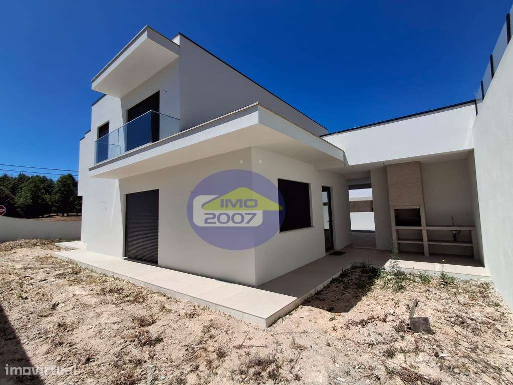 Moradia T4 com 3 Suítes - Santa Maria da Feira - Grande imagem: 5/60