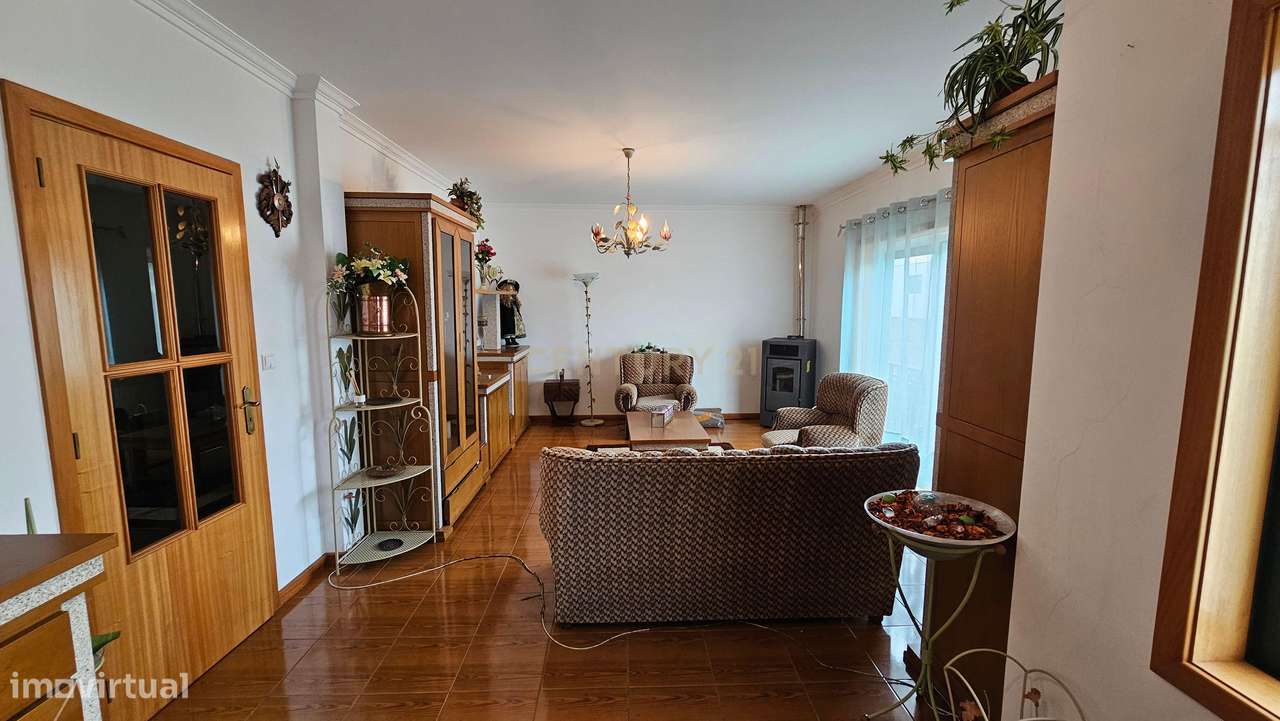 Moradia Geminada V3- Vila Boa do Bispo - Grande imagem: 4/27