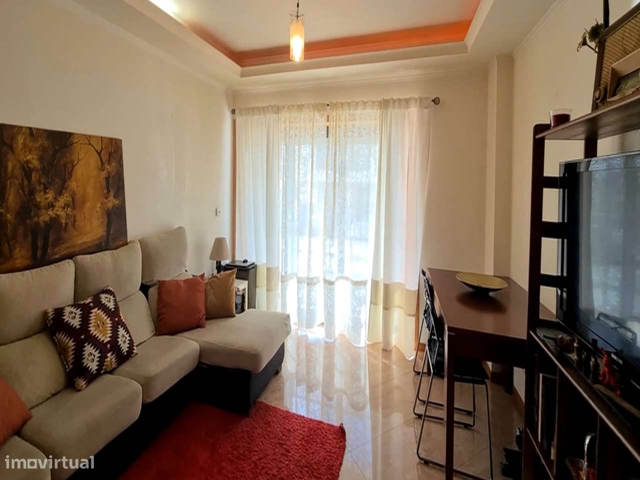 T1 com mobília, máquina de lavar e excelente localização Amadora