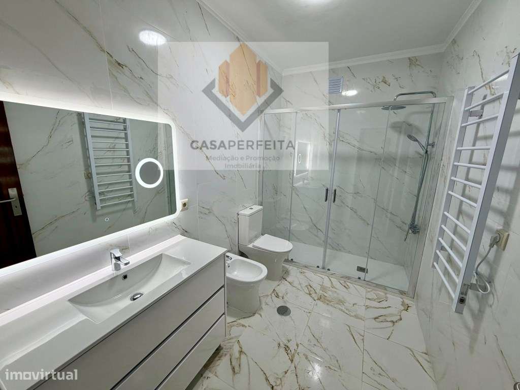 Fabuloso T2 Renovado com 100m2 - Próximo à Nova Linha de Metro e Es...-9