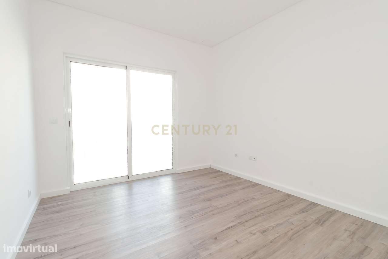 Loja convertida em apartamento em Palhais , Barreiro - Grande imagem: 2/12