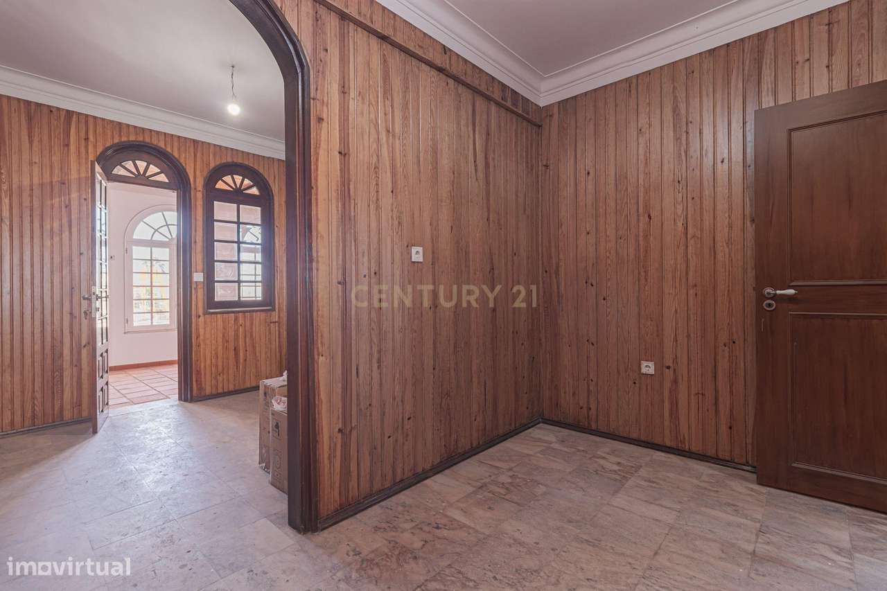 Distinta Moradia, com piscina e adega - perto de praias-20