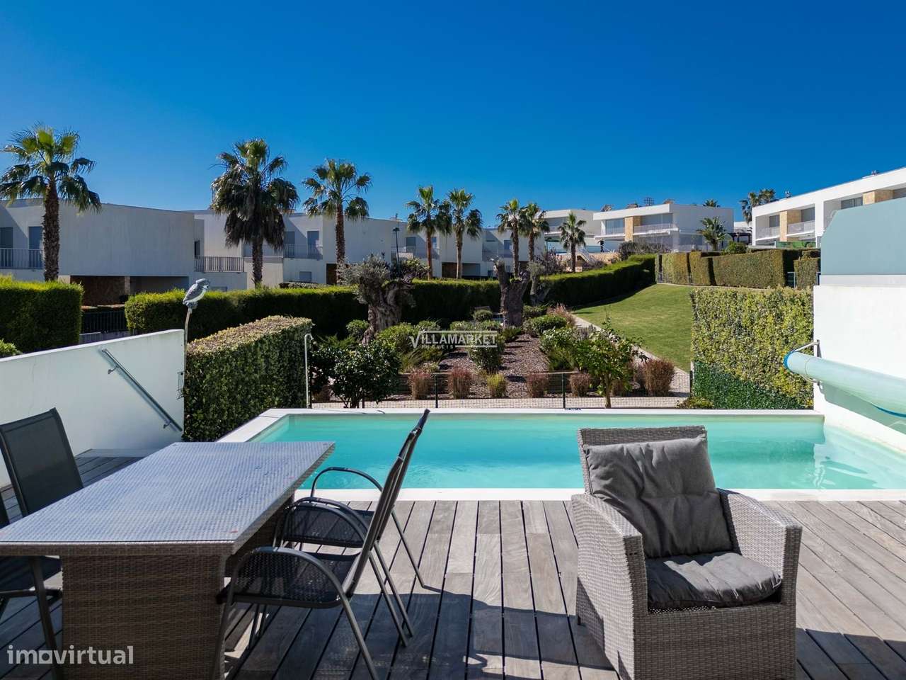 LUXUOSA VILLA V3 + 1 COM PISCINA E GARAGEM PRIVATIVA SITUADA NA CORREE-12