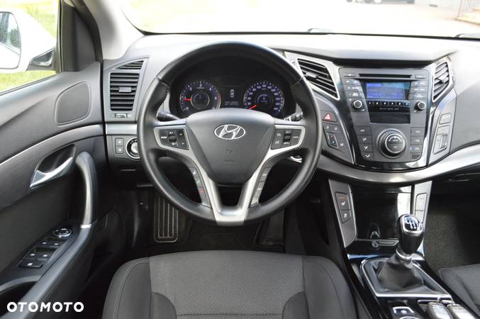 Hyundai i40 1.7 CRDi Comfort + - 24