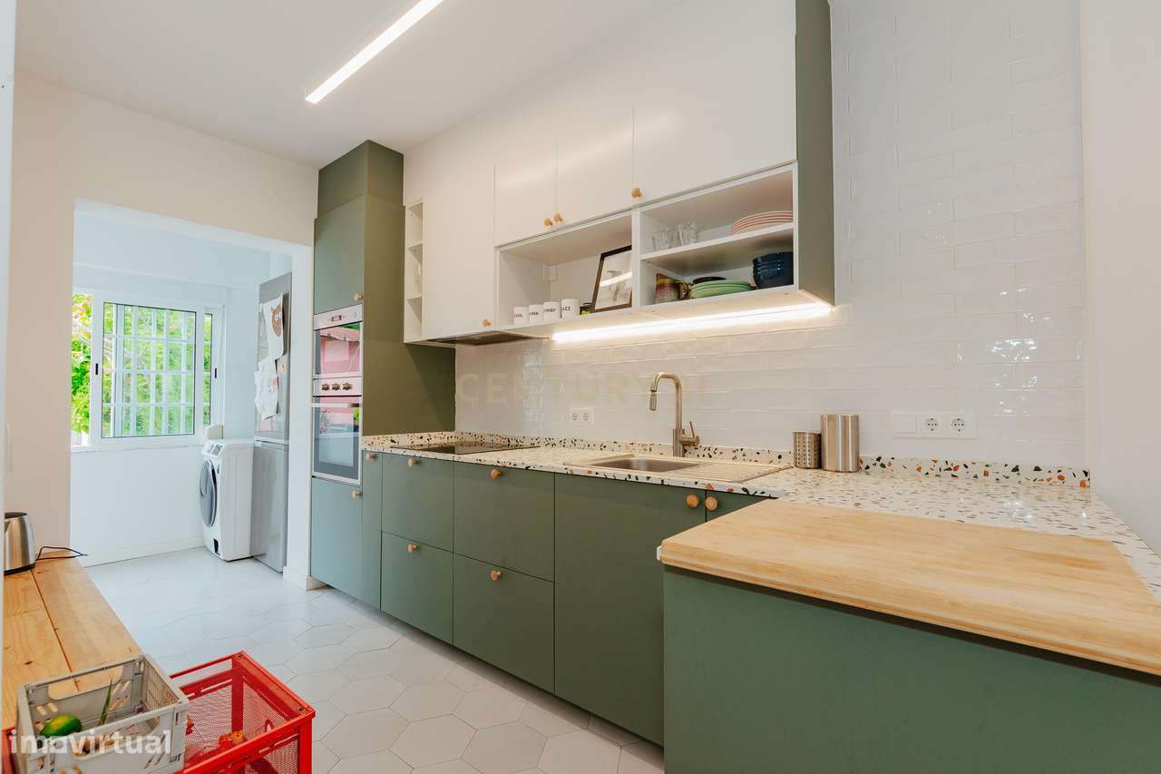 T2 exclusivo, totalmente remodelado e mobilado, com logradouro privati-10