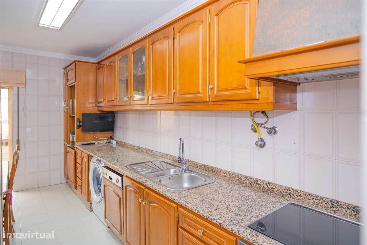 Apartamento T4 em Barcelos – Espaço, Conforto e Excelente Varanda!-29