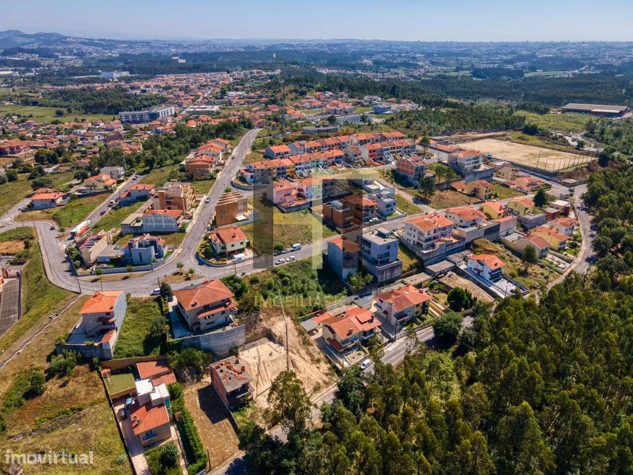 Terreno Urbano com 398,90m2 para construção de Moradia de 4 frentes - Grande imagem: 5/14