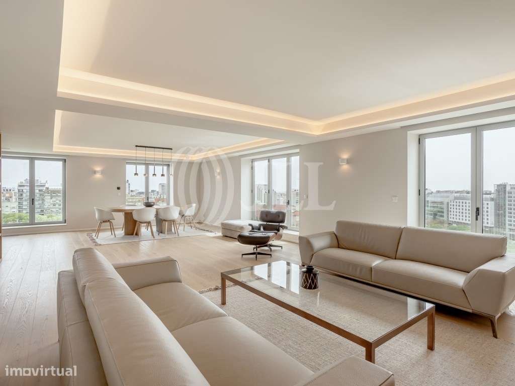 Apartamento T3 Remodelado Nas Amoreiras Em Lisboa