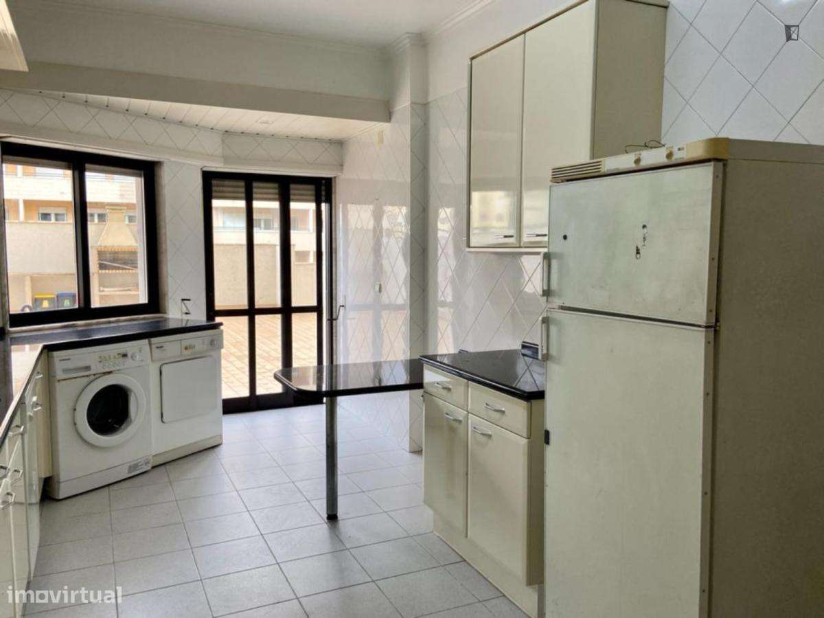 Quarto - localizado em Telheiras Lisbon - Grande imagem: 5/10