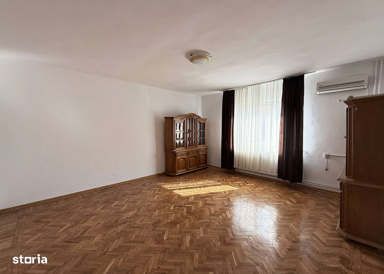 Casa cu etaj - Iosia - Str. Aviatorilor - 5 camere - IMOBIHOR - Imagine principală: 4/8