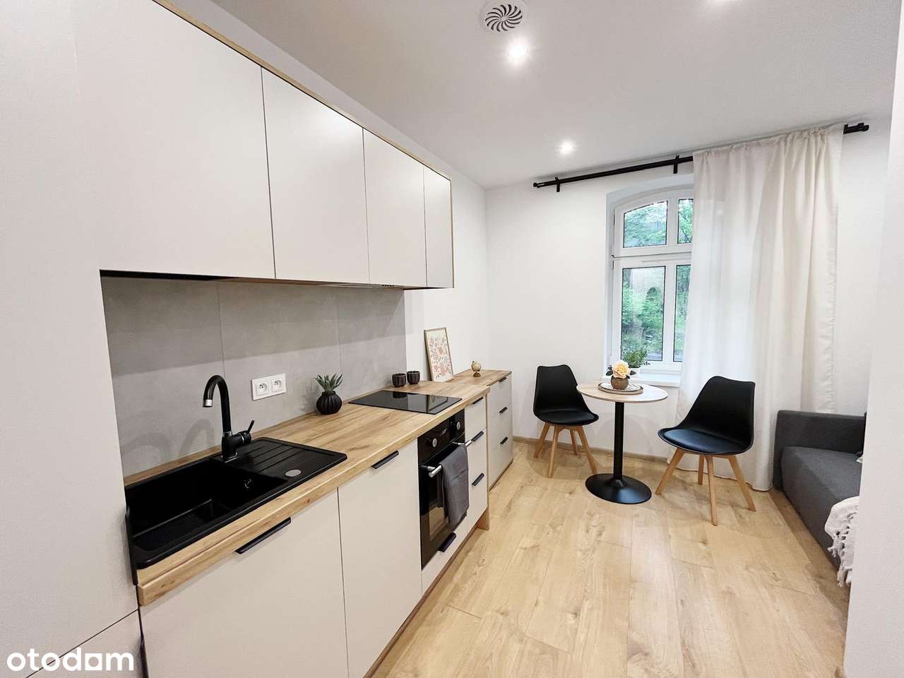 48 m² → podzielone na 3 niezależne pokoje premium z łazienkami-0