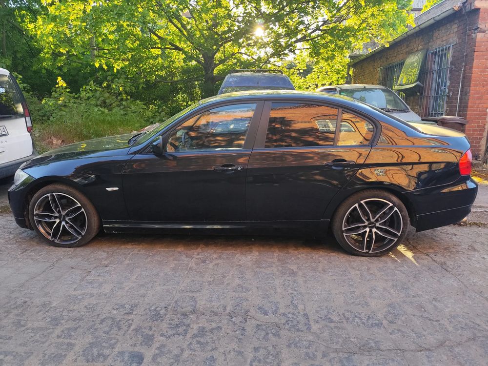 BMW 3 Series E90/E91/E92/E93 320i Edition Exclusive 2010