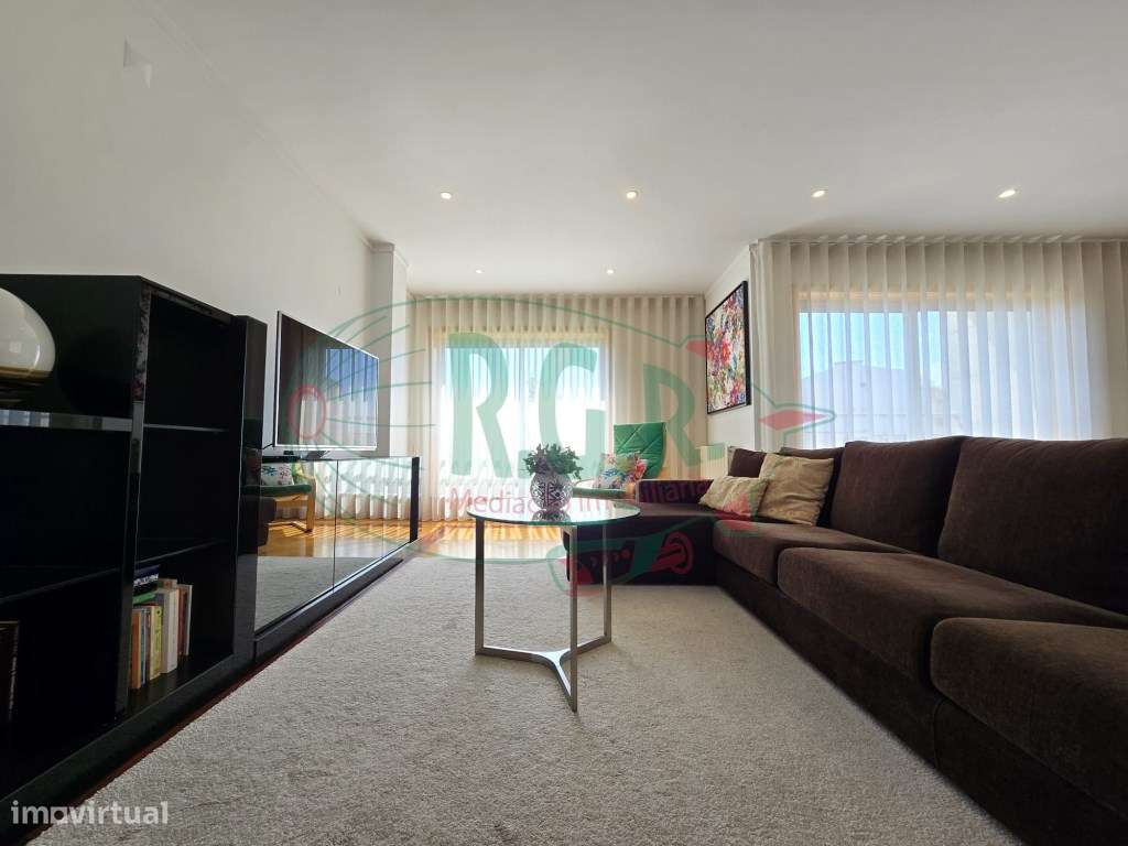 Apartamento T2| Lg Garagem 2 Carros | Localização Central São Cosme-4