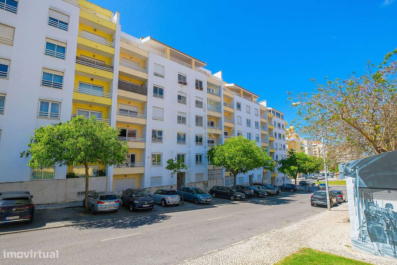 Apartamento T3 luminoso na Parede com varandas, garagem e arrecadação-28