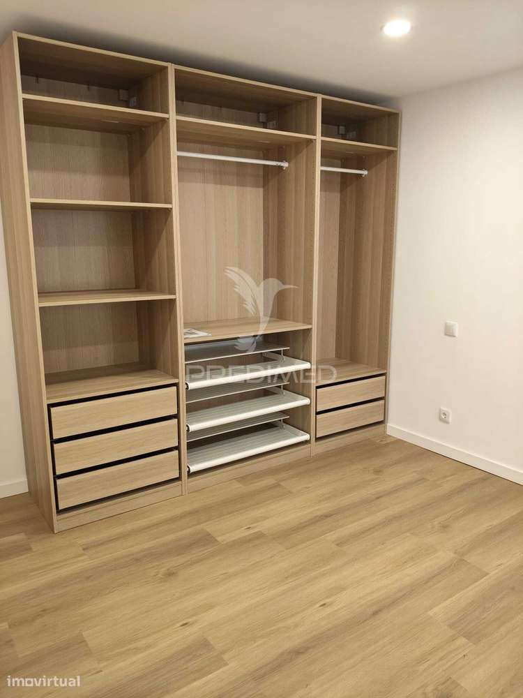 T2+1 Moderno, Mobilado e Equipado | Design Contemporâneo e Pronto a...-5