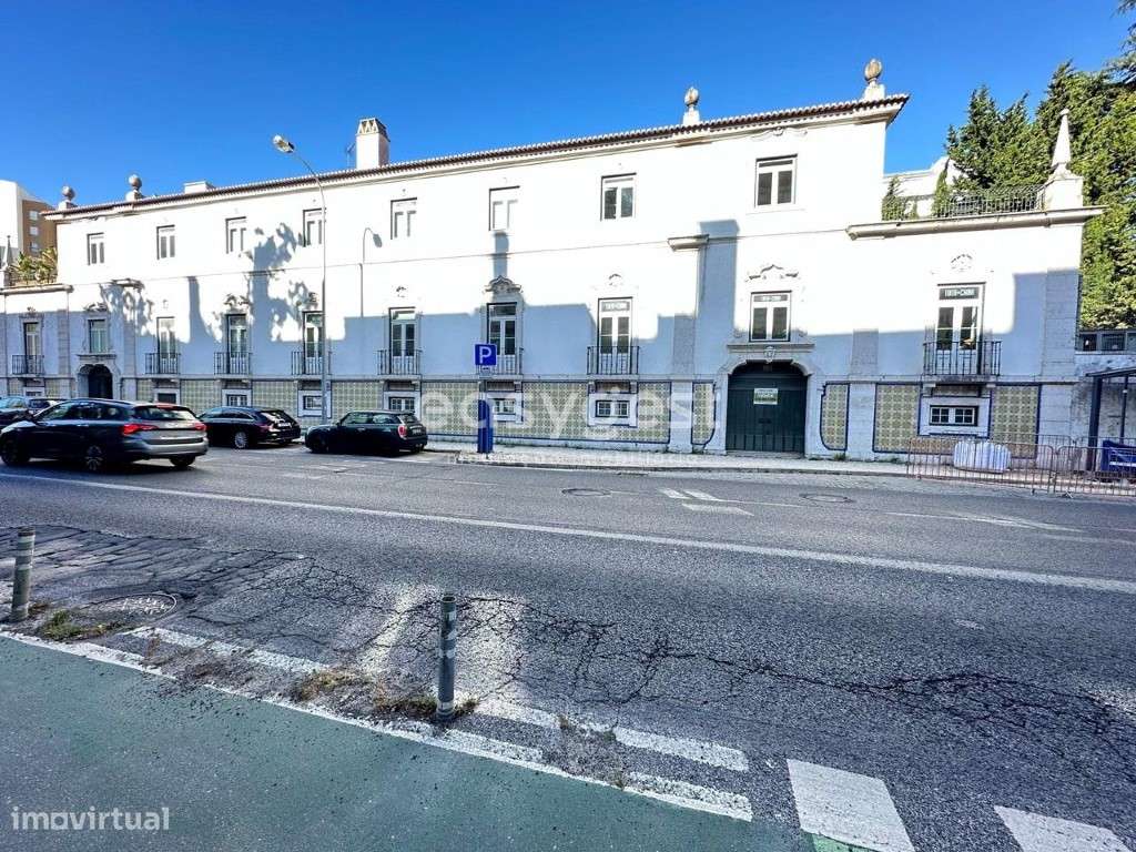 Loja com 6 lugares de parqueamento, 2 wc, na Alameda Linha Torres - Grande imagem: 3/30