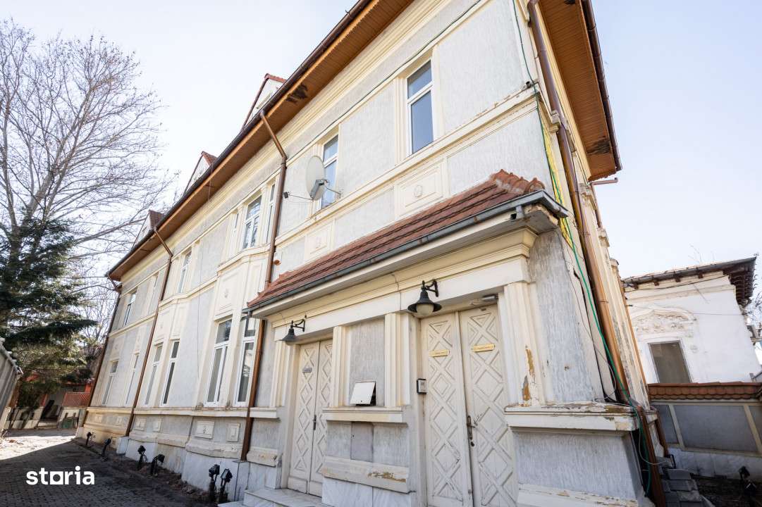 Vila 16 Camere de vanzare Unirii Primaria Sector 3 - Imagine principală: 1/19