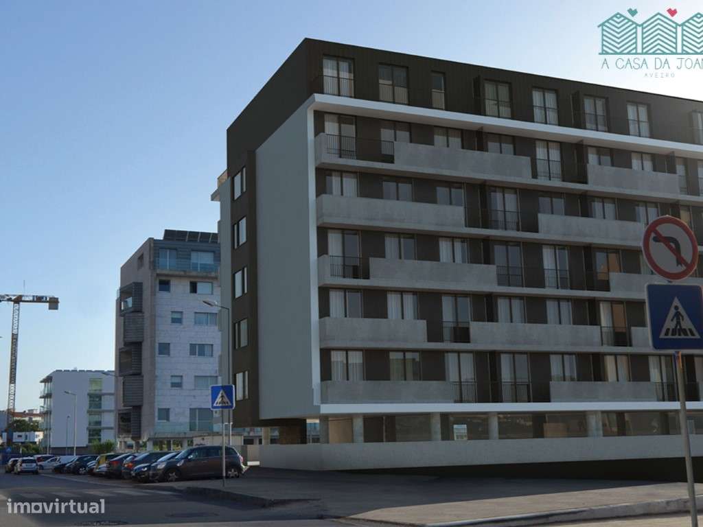 Apartamento T3 com Lugares de Garagem no Cais de São Roque-6