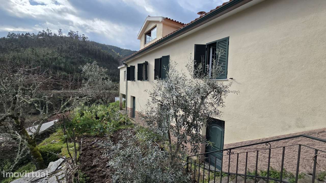 Moradia em terreno com vista para montanha - Grande imagem: 4/33