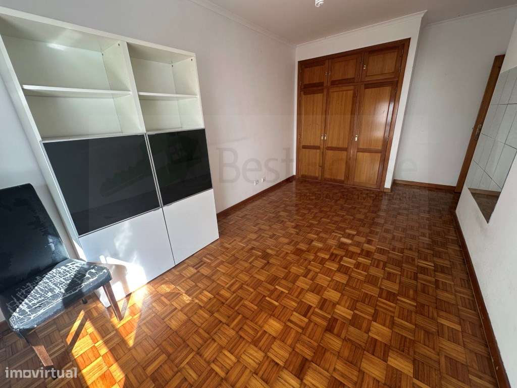 T2 Rio de Mouro com parqueamento e arrecadação - Grande imagem: 5/13