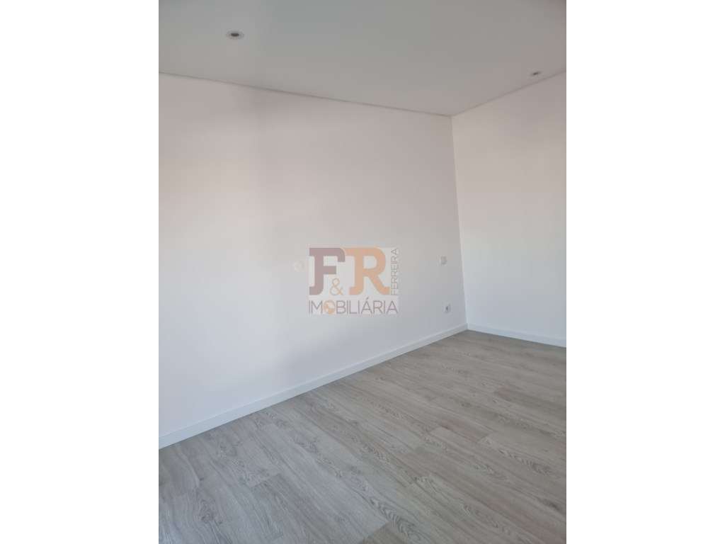 Moradia Geminada T3 com garagem e Terraço Quinta do Conde Sesimbra-6