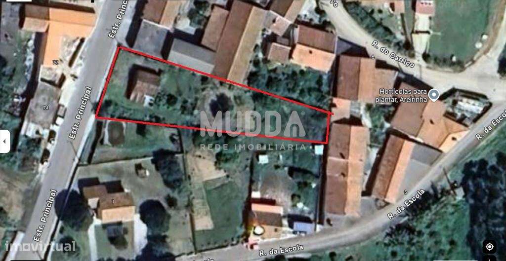 Ruína para recuperar com terreno de 1.050 m2 poço e árvores de fruto A-22