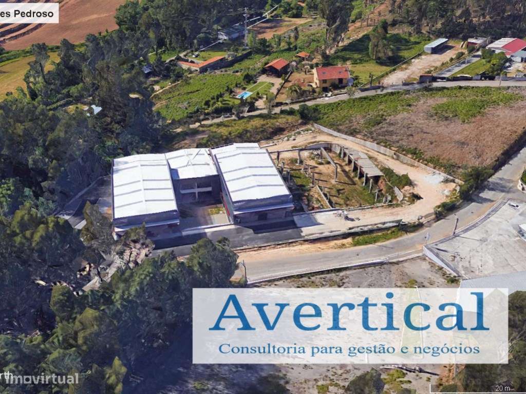 Condomínio com 16 armazéns-1