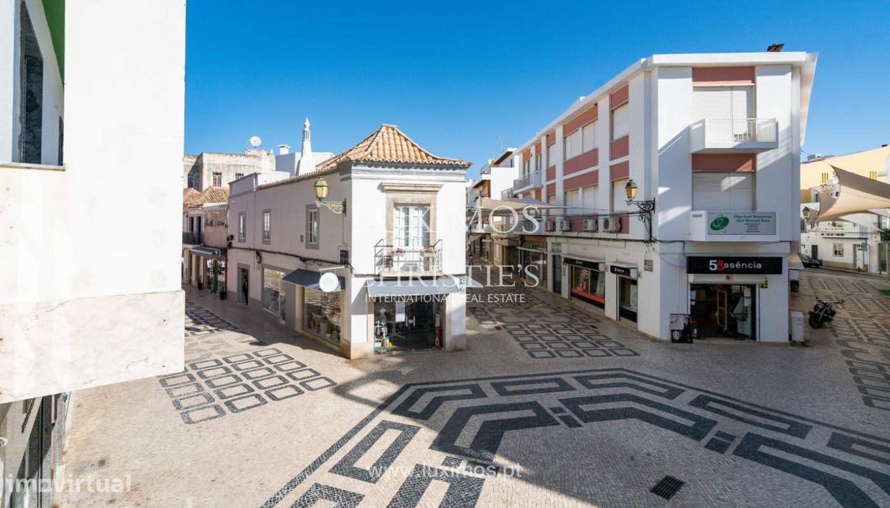 Prédio com apartamentos e espaços comerciais, Centro de Faro, Algarv