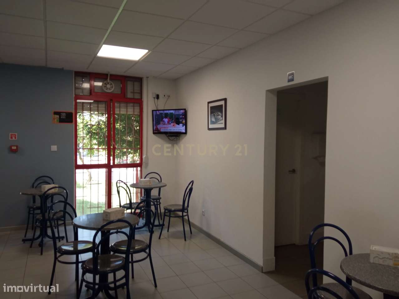 INVESTIDOR -  Trespasse de Pastelaria e cafetaria em pleno funcionamen-10