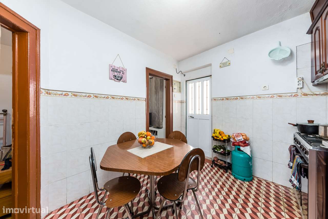 MORADIA T1 + ANEXOS E TERRENO | BEMPOSTA | ABRANTES-17