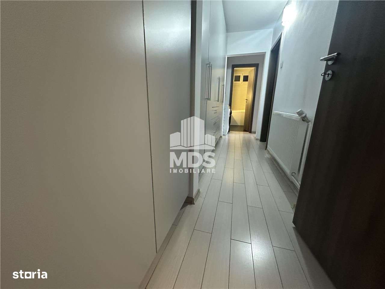 Mobilat si utilat modern ling&#259; biserica Martirilor - Imagine principală: 4/11