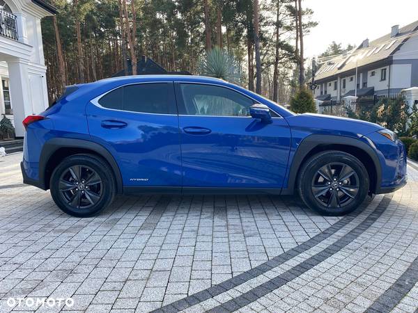 Lexus UX - 12