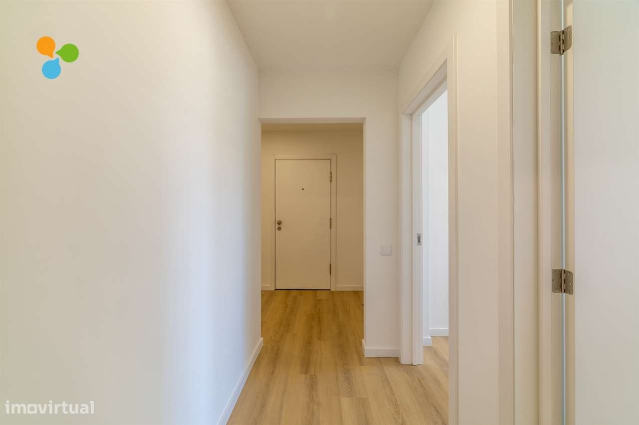 Apartamento T3 c/ Box e varanda, junto às faculdades-13