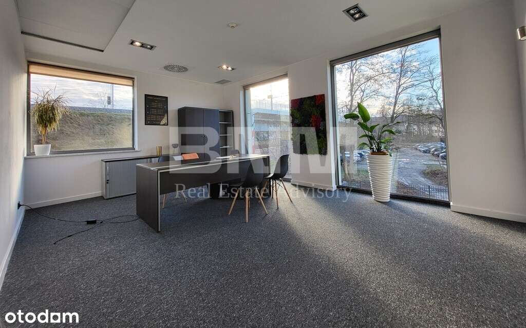 Przestronne biuro w doskonałej lokalizacji-6