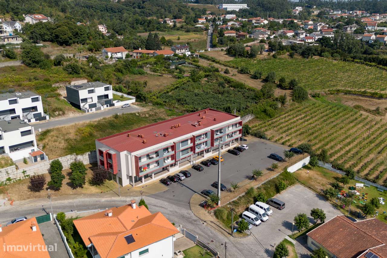 APARTAMENTO T3 COMO NOVO COM ELEVADOR E GARAGEM PARA DOIS CARROS - Grande imagem: 3/29