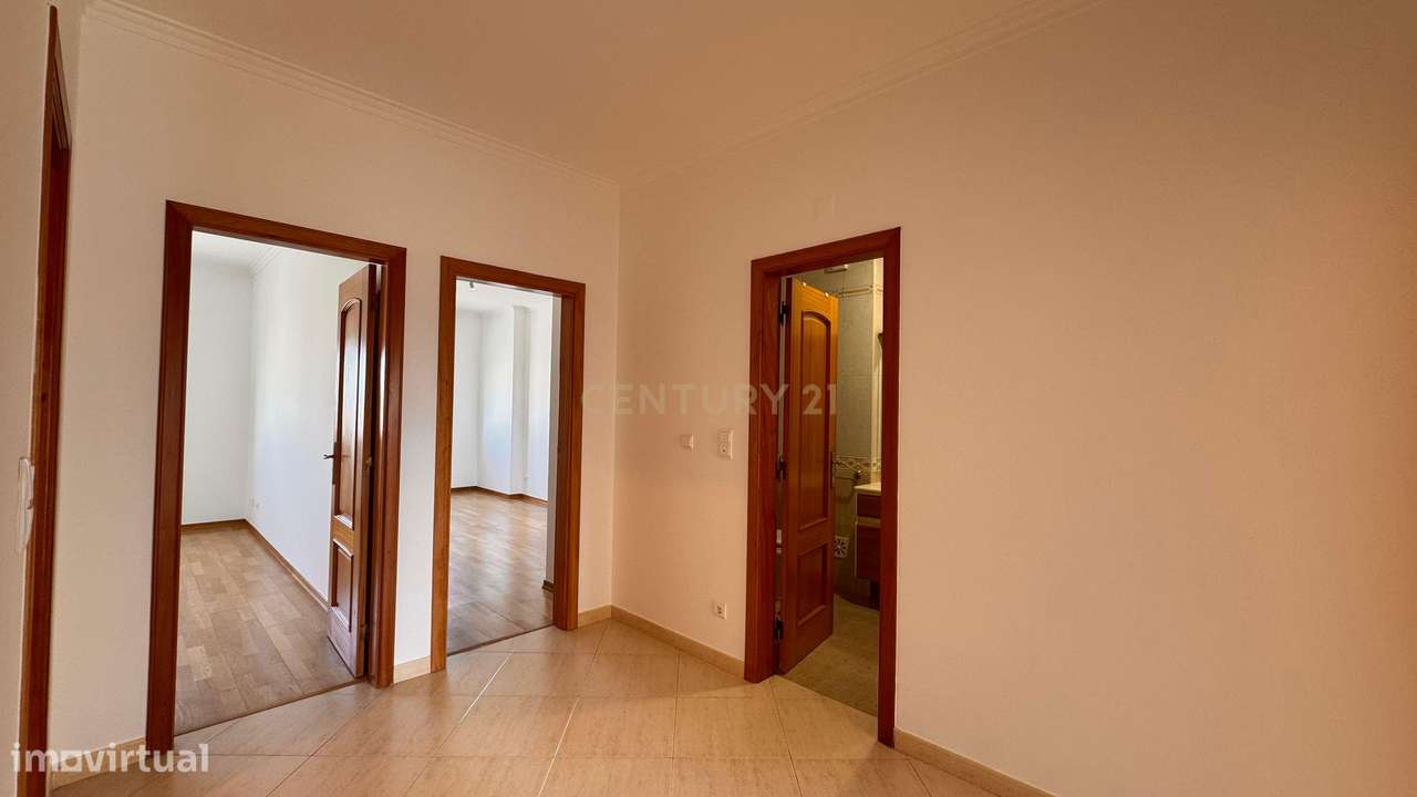 Excelente T4 no Montijo com Garagem e Arrecadação.-23