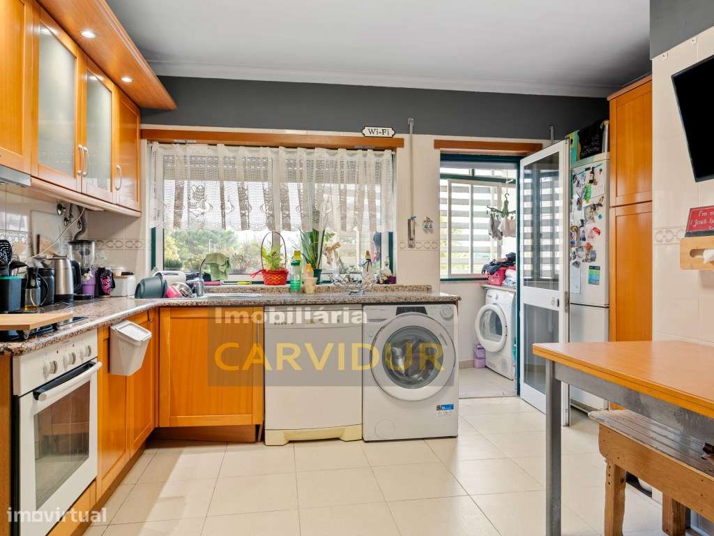 Barreiro/Vila Chã T2 com arrecadação e elevador-1