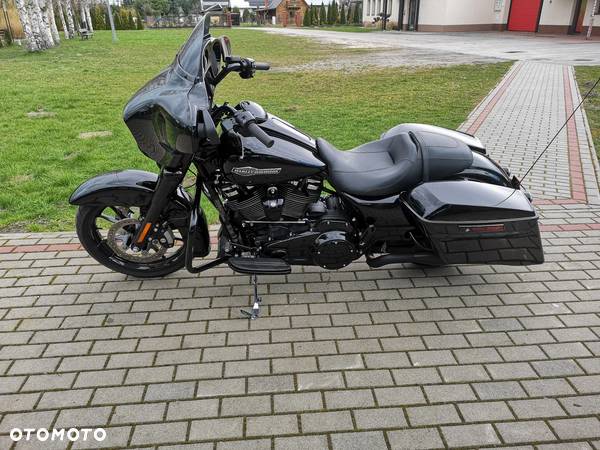 Harley-Davidson Touring Street Glide - 2