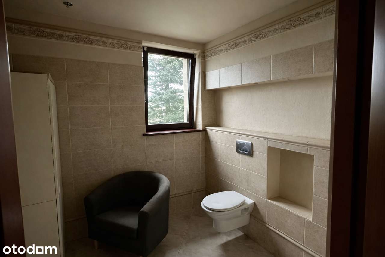 Przestronny dom z garażem i ogrodem blisko lasu-14