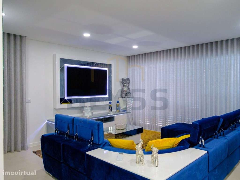 Moradia T4 com Piscina na Aroeira - Charneca da Caparica-16