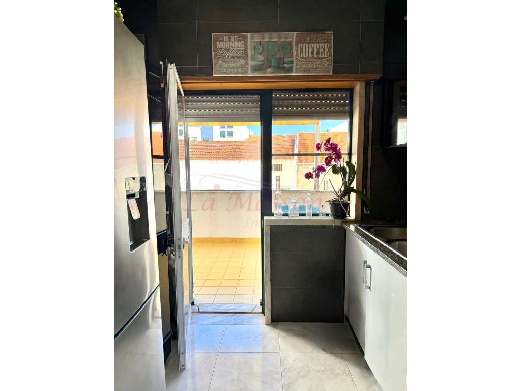 Magnífico Apartamento T3 com terraço no Centro de Loures-17